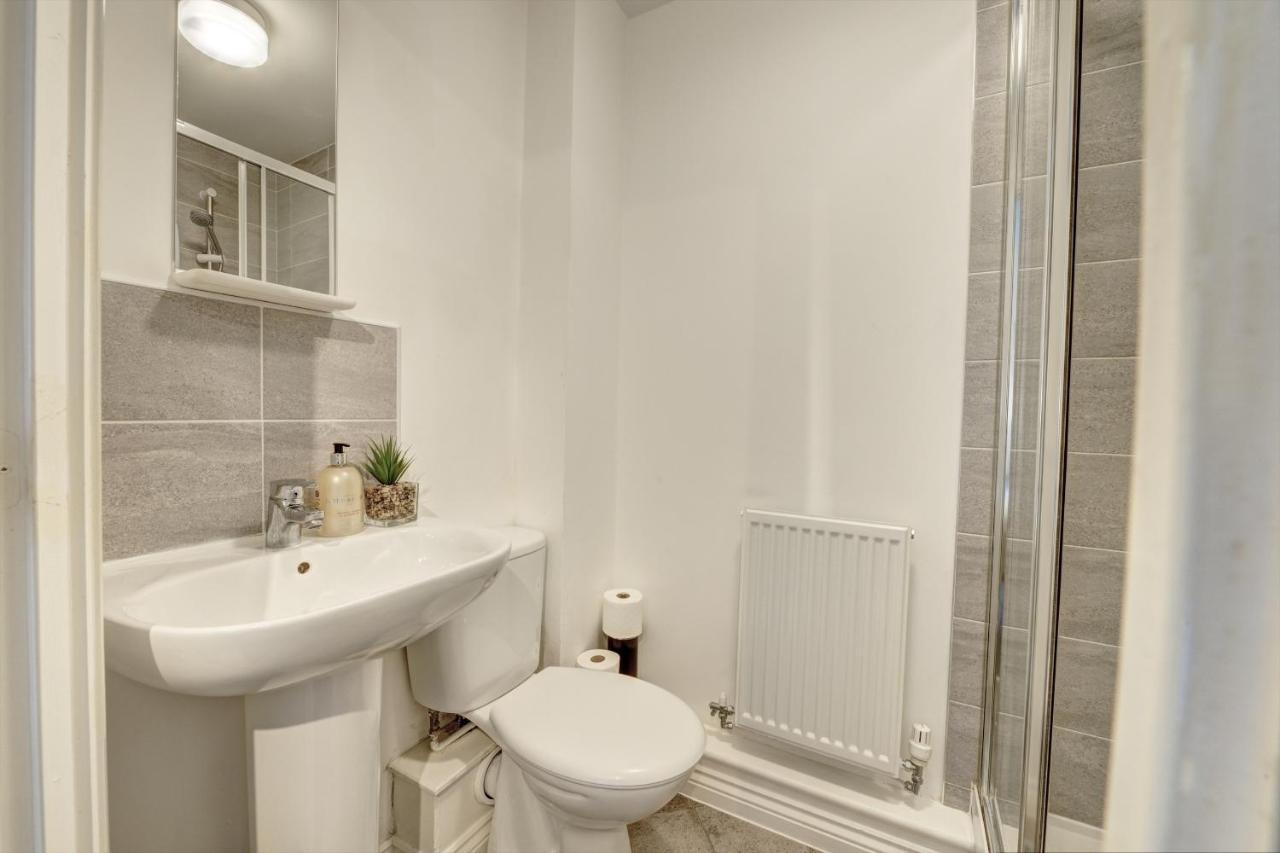 2-Br Apartment, En-Suite, Allocated Parking, Next To Playground Coventry Exterior foto